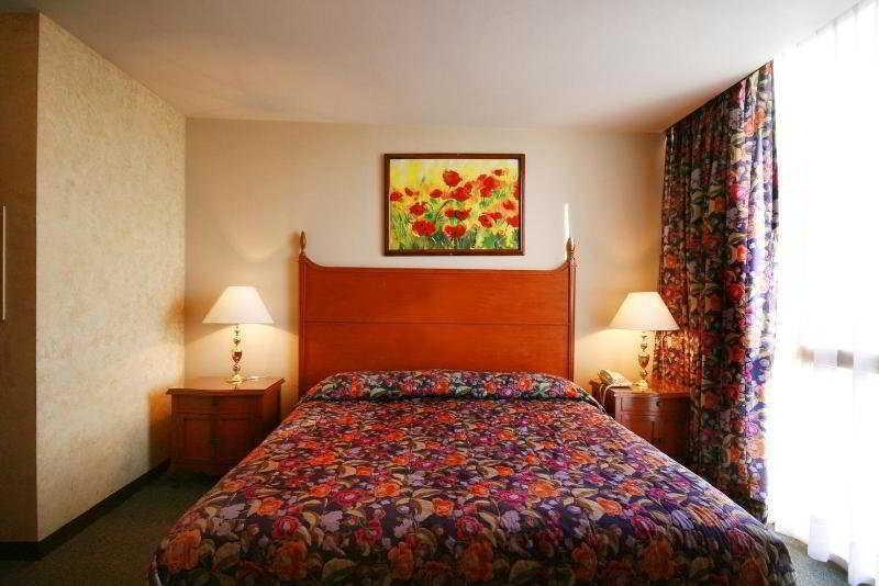 Hotel Suites Bernini Guadalajara Buitenkant foto