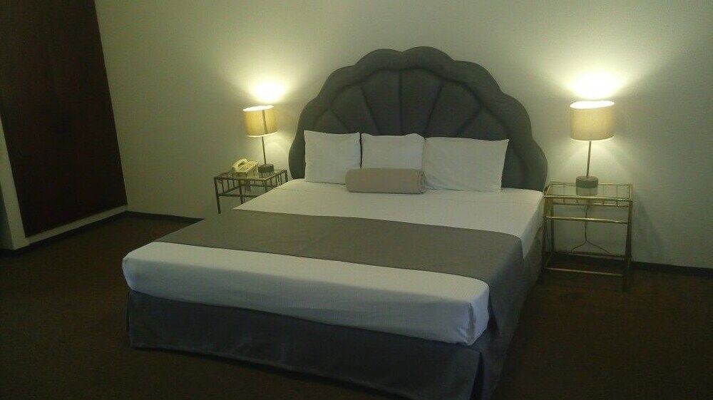 Hotel Suites Bernini Guadalajara Buitenkant foto